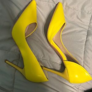Brand new yellow pumps